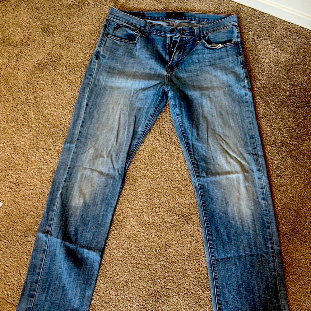 Men’s Lucky brand faded 221 original straight leg. W34 L32.